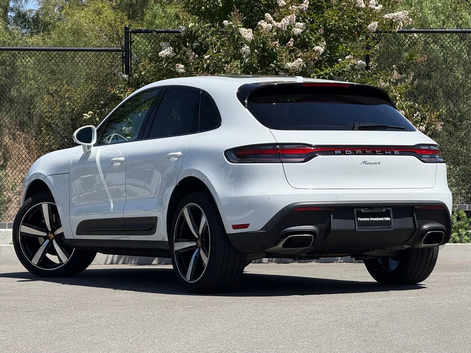 Used 2026 Porsche Macan AWD/4WD image 3