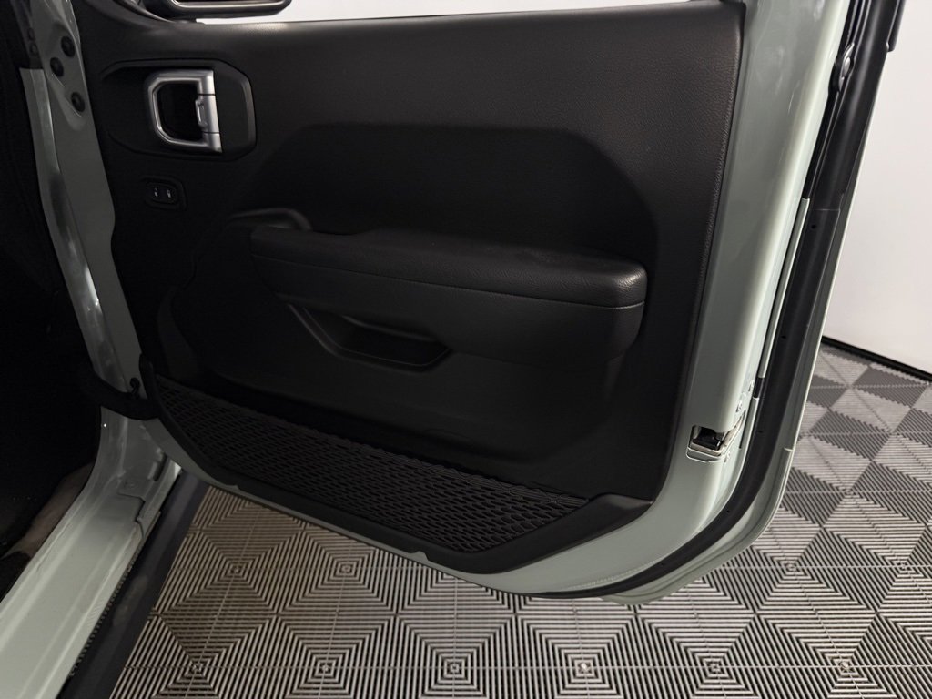 Certified 2023 Jeep Wrangler Unlimited Rubicon 4xe image 32