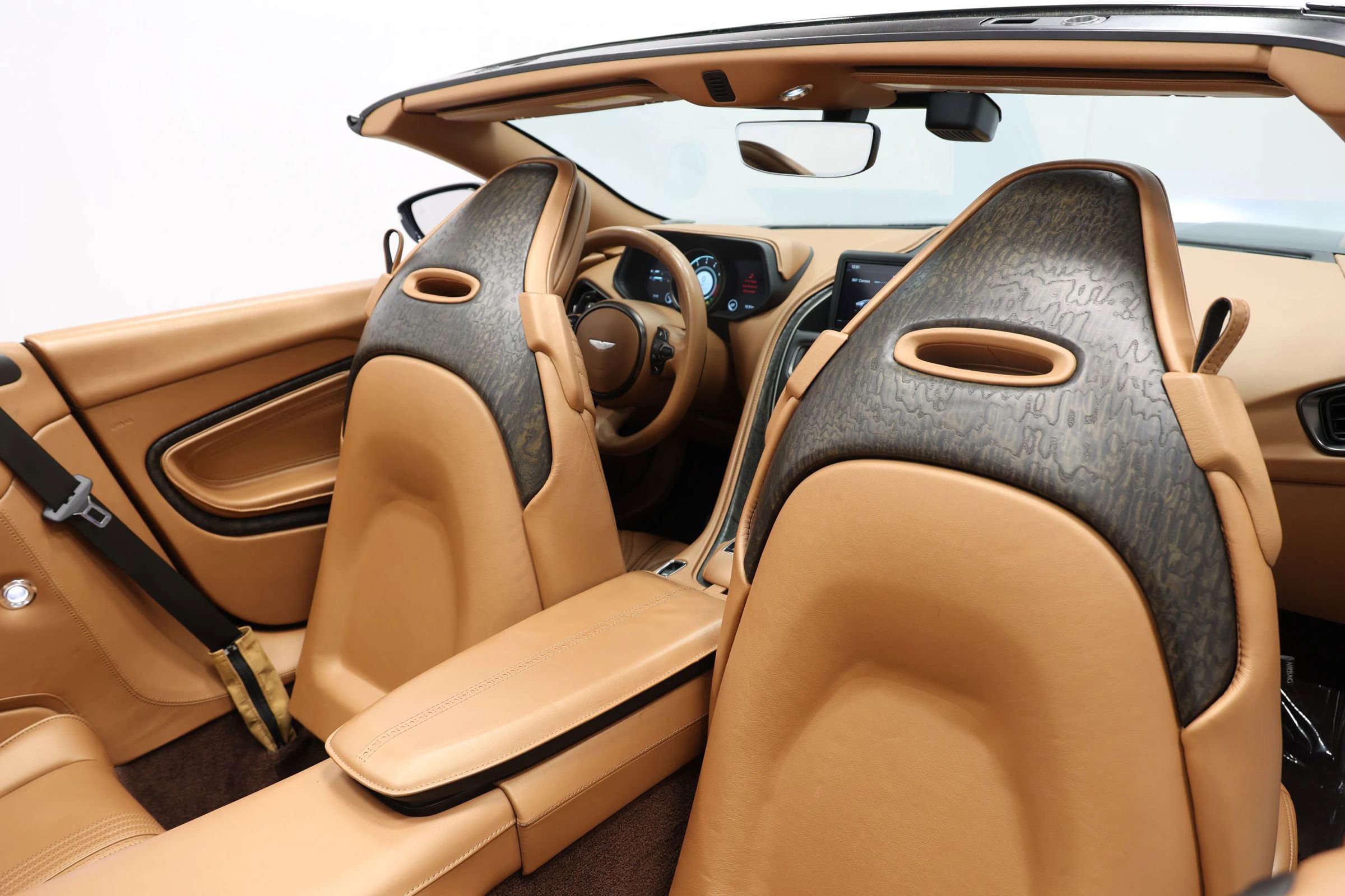Used 2020 Aston Martin DB11 Volante image 70