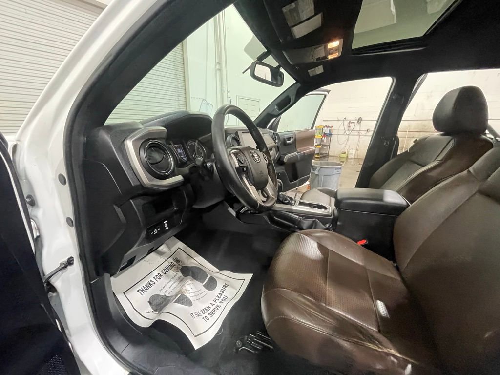 Used 2016 Toyota Tacoma Limited w/ Towing Package AWD/4WD image 10