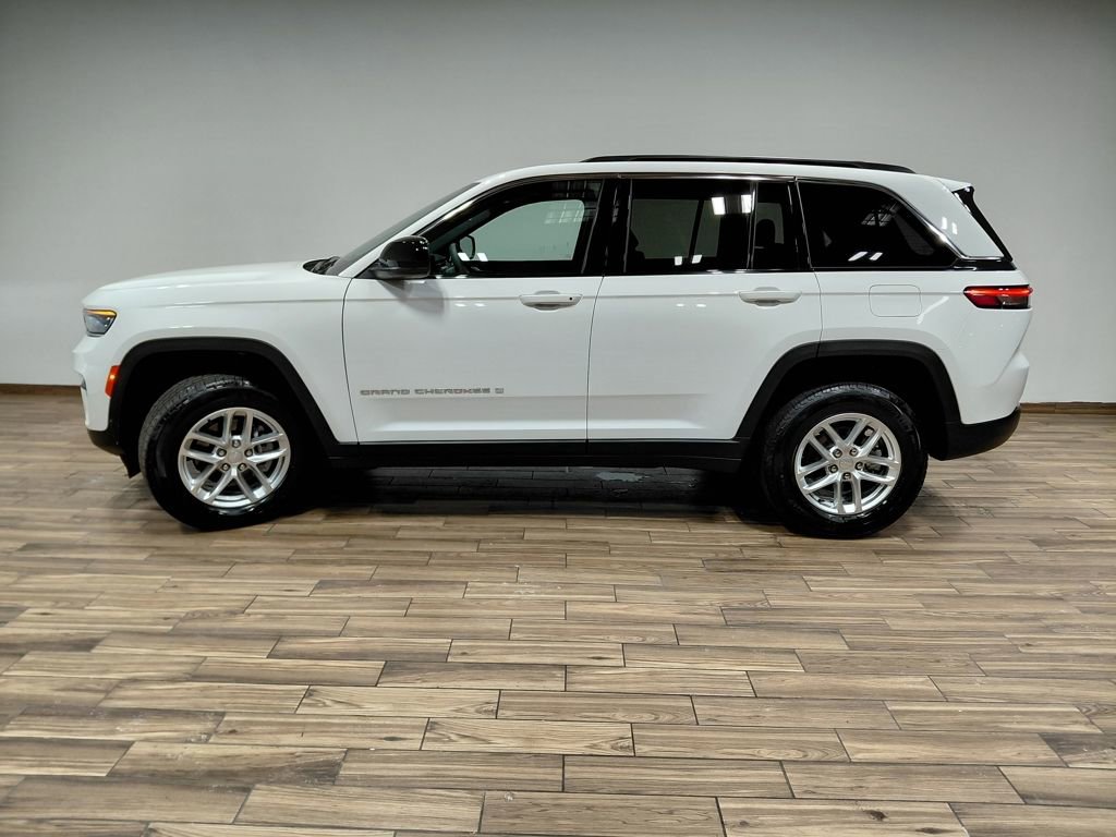 Certified 2025 Jeep Grand Cherokee Laredo X image 24