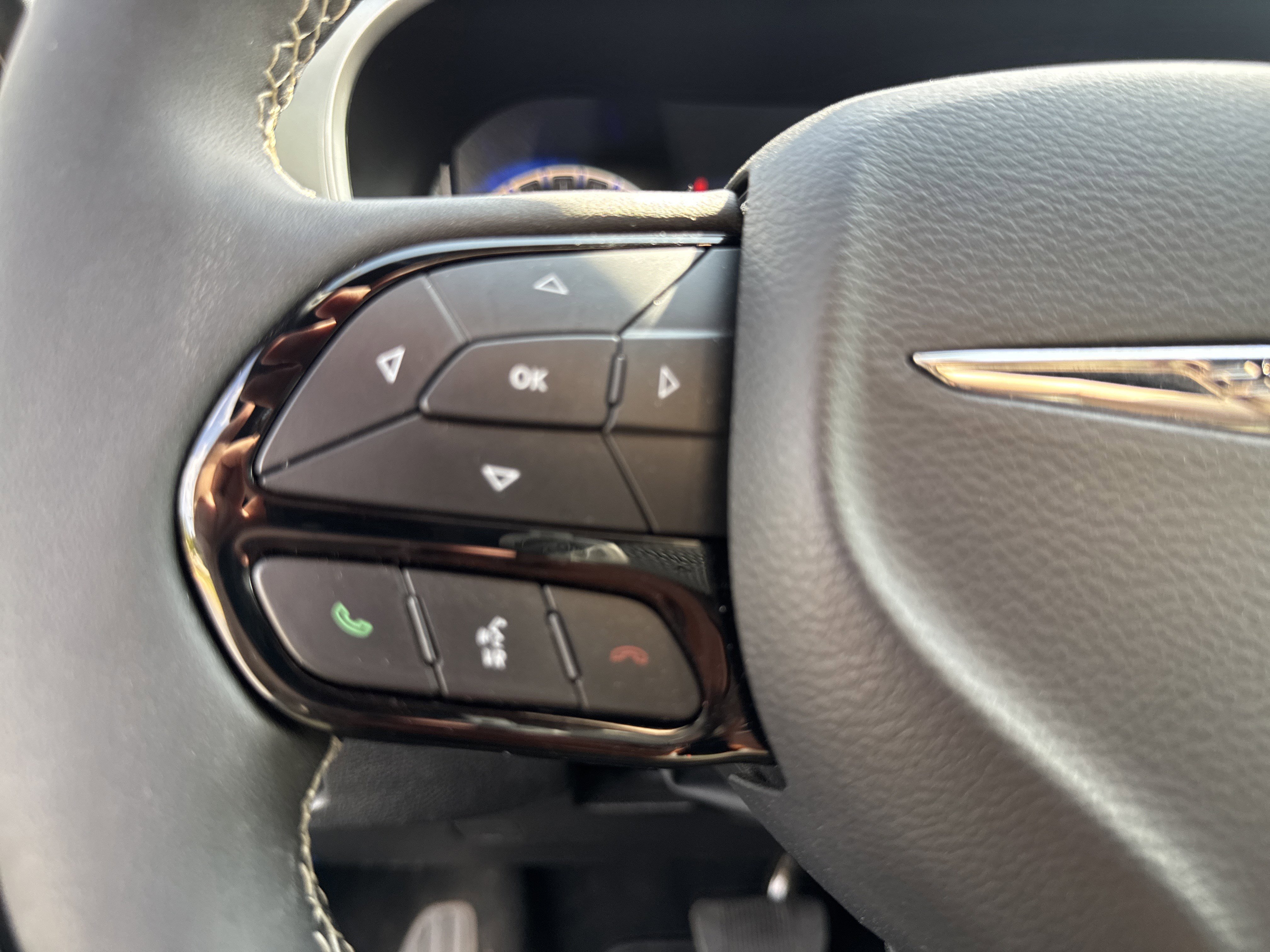 Used 2024 Chrysler Pacifica Touring-L w/ S Appearance Package image 40