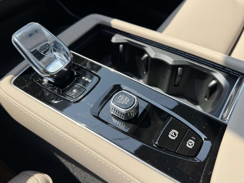 New 2026 Volvo XC90 T8 Ultra w/ Protection Package AWD/4WD image 6