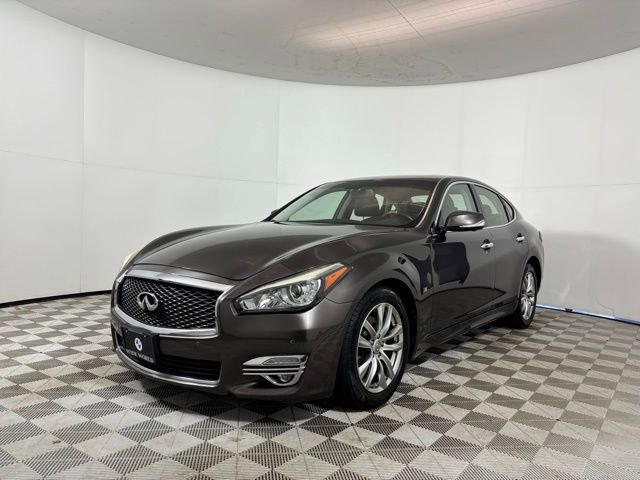 Used 2017 INFINITI Q70 3.7 RWD image 3