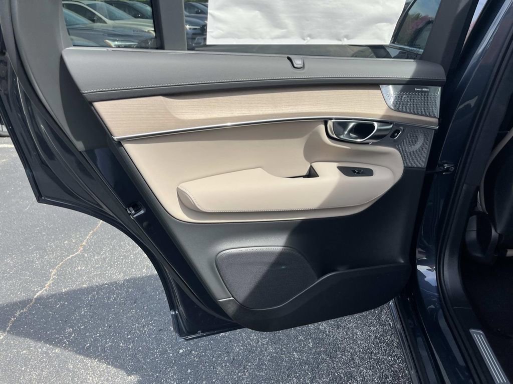 New 2026 Volvo XC90 T8 Ultra w/ Lounge Package AWD/4WD image 18