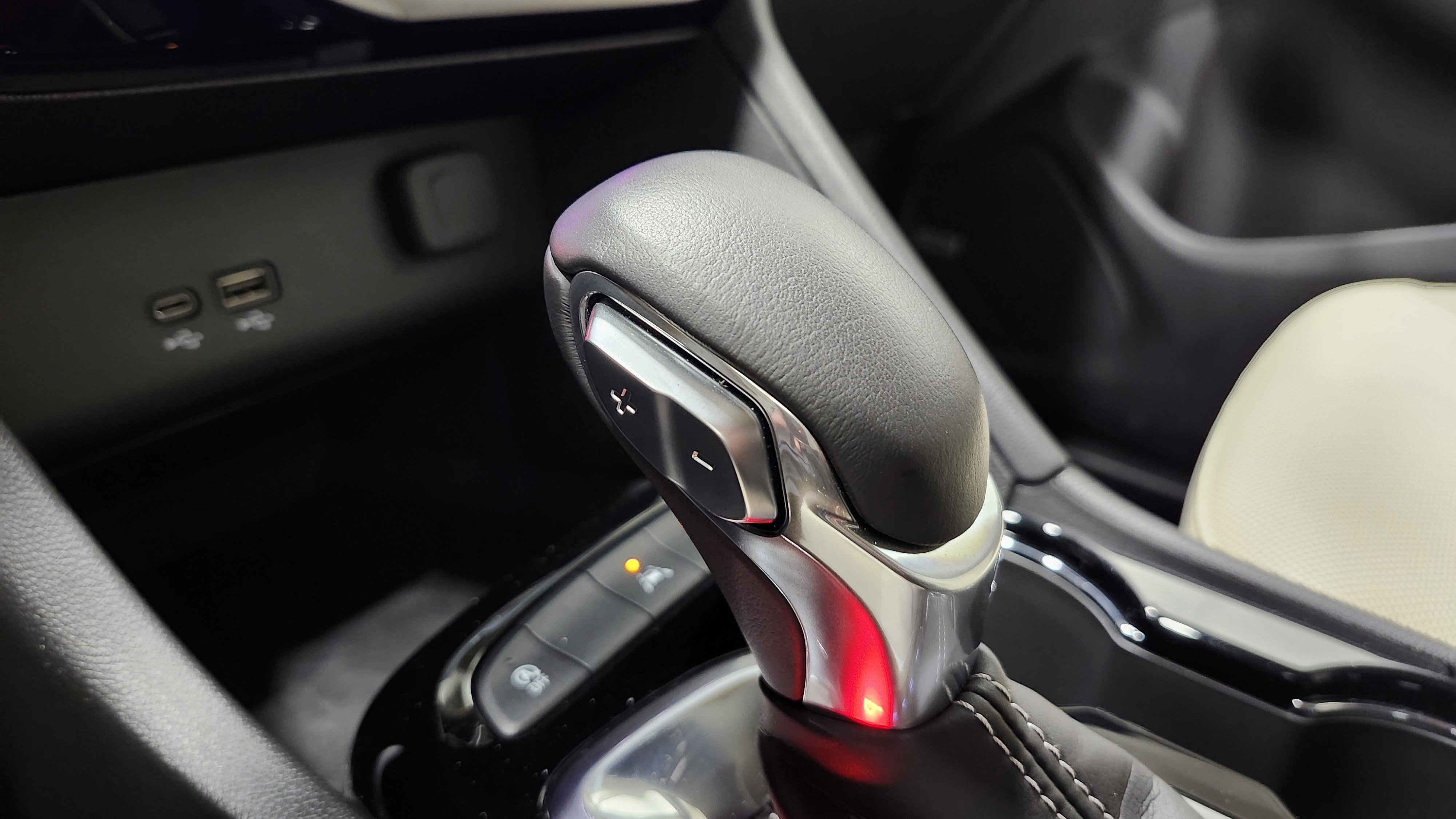 Used 2024 Buick Encore GX Avenir w/ Avenir Convenience Package image 9