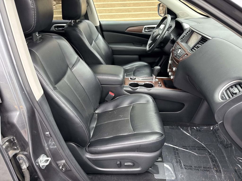Used 2018 Nissan Pathfinder Platinum image 4