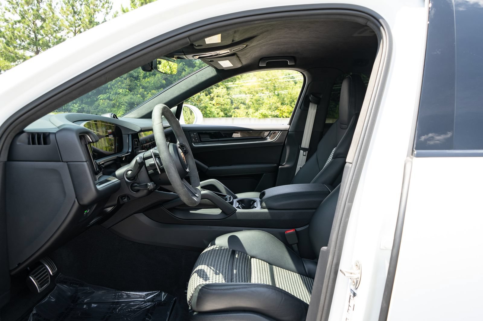 Used 2024 Porsche Cayenne S AWD/4WD image 27