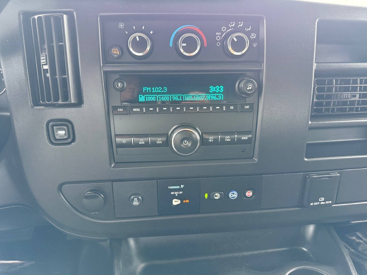 Used 2021 Chevrolet Express 2500 RWD image 28
