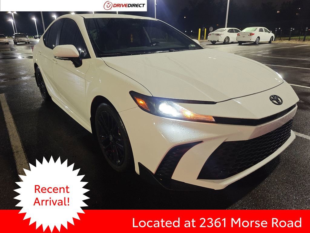 Used 2025 Toyota Camry SE image 1