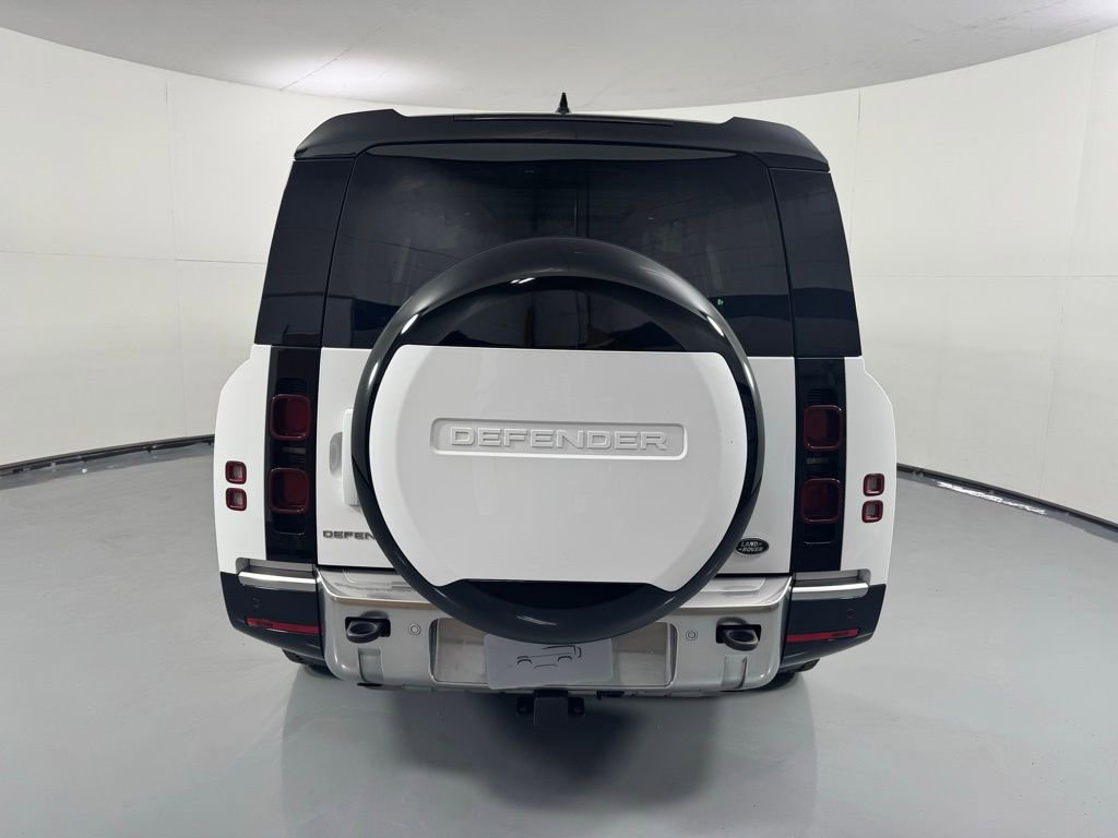 Used 2023 Land Rover Defender 130 SE image 6