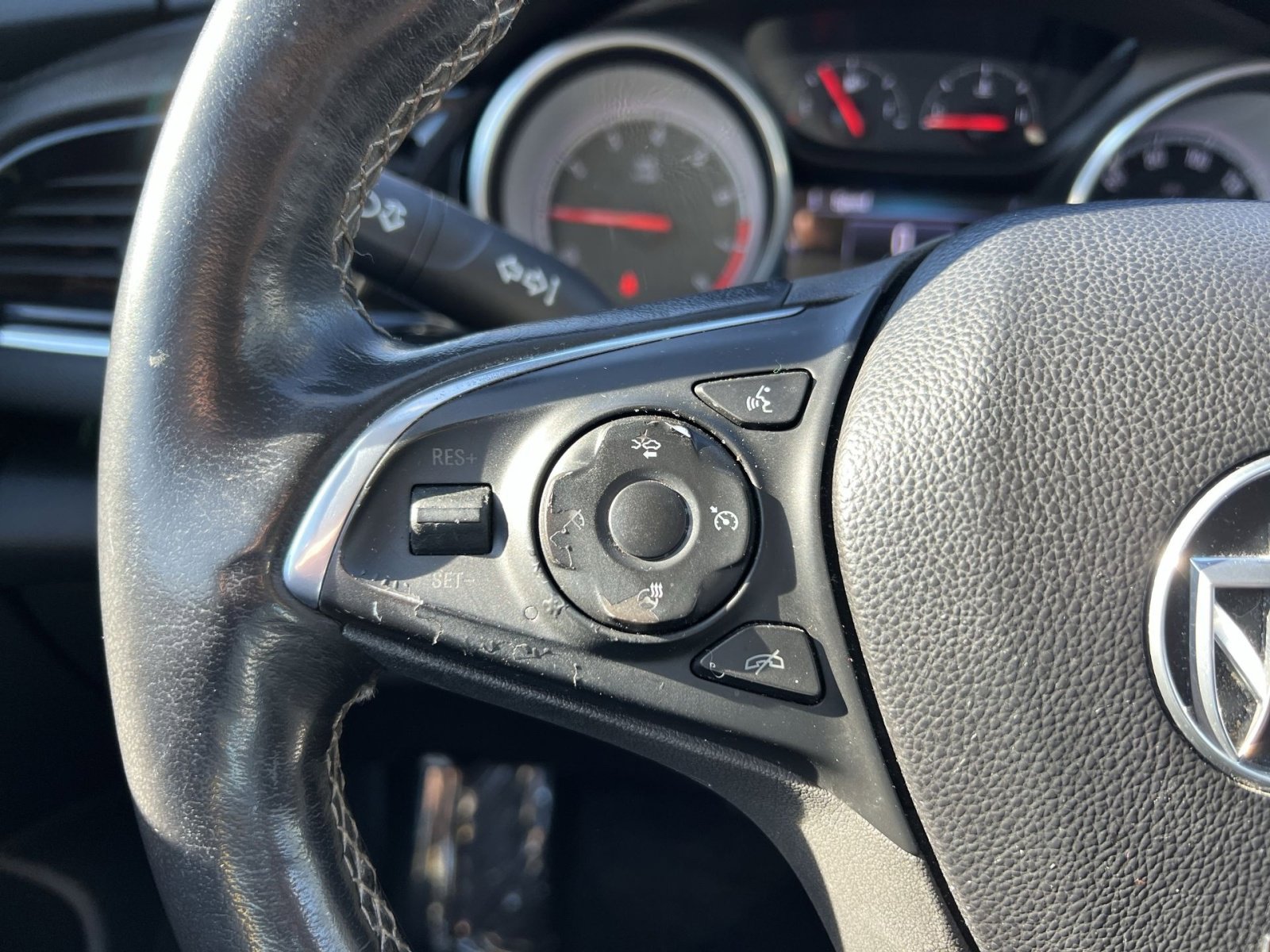 Used 2018 Buick Regal Essence w/ Driver Confidence Package #1 image 34