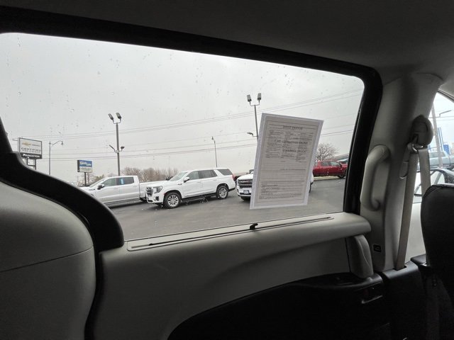 Used 2024 Chrysler Pacifica Touring-L image 77