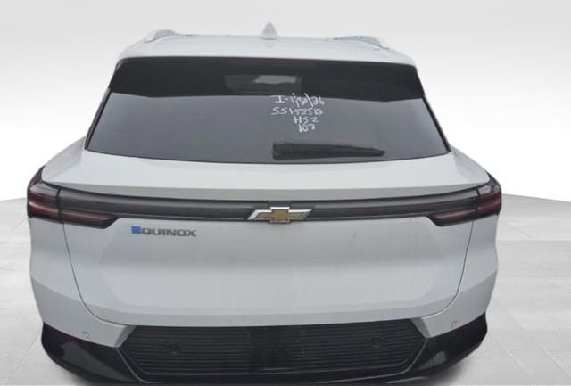 Used 2025 Chevrolet Equinox EV LT w/ Convenience Package image 4