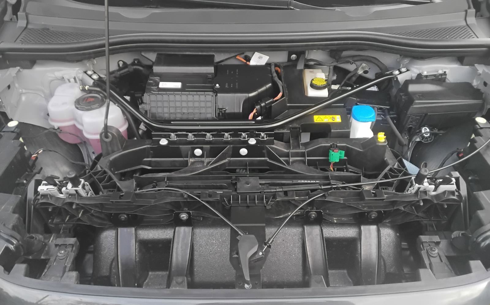 Used 2025 Audi Q4 e-tron Premium image 15