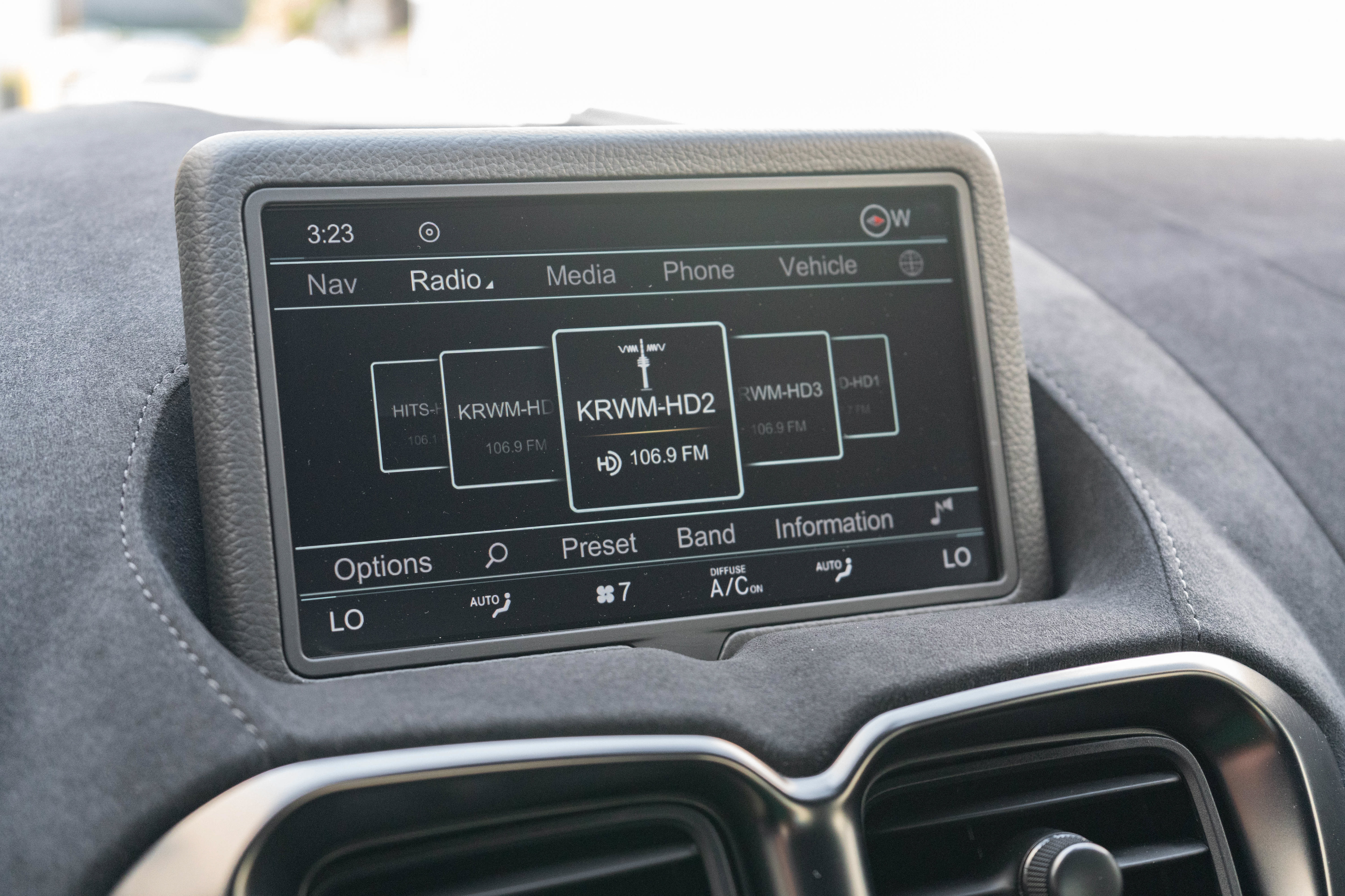Used 2021 Aston Martin V8 Vantage Coupe RWD image 17