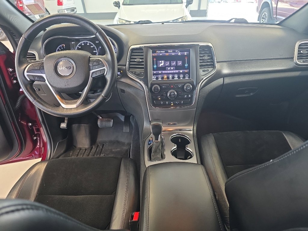 Used 2018 Jeep Grand Cherokee Altitude AWD/4WD image 9