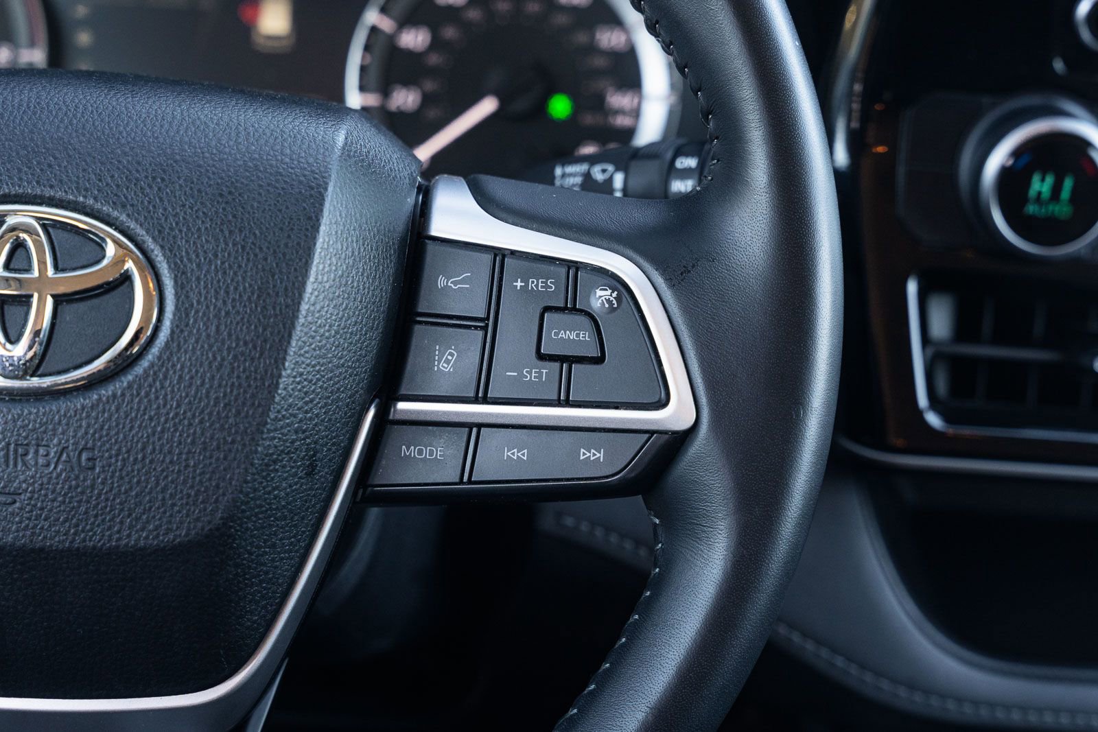 Used 2024 Toyota Highlander LE image 28