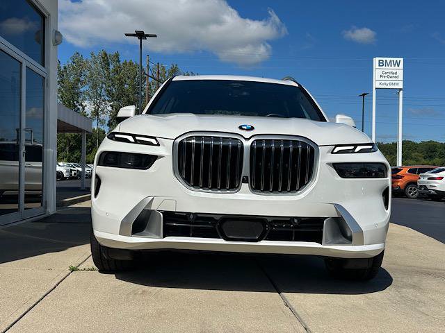 Used 2024 BMW X7 xDrive40i AWD/4WD image 2