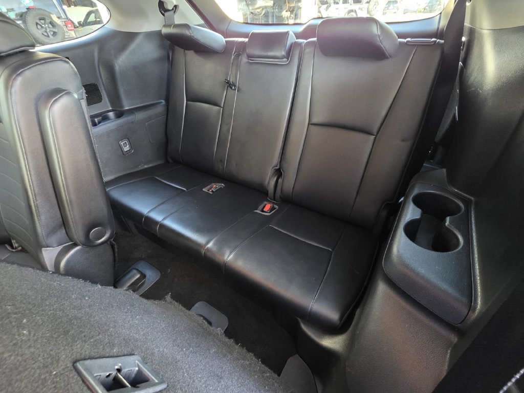 Used 2022 Toyota Highlander XLE FWD image 16
