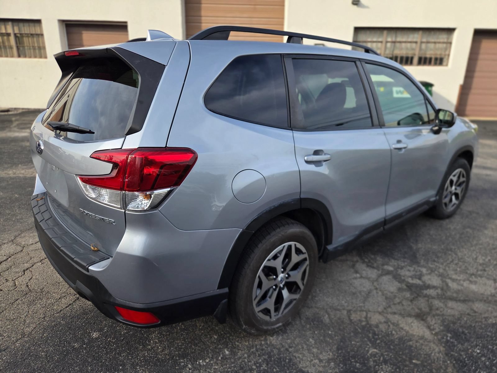 Used 2021 Subaru Forester Premium AWD/4WD image 3