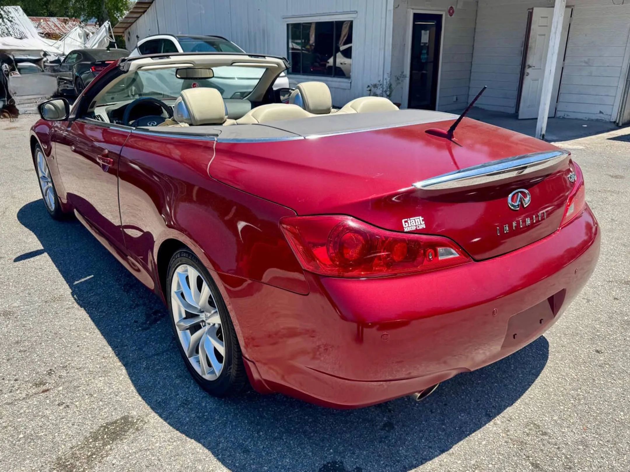 Used 2014 INFINITI Q60 Convertible w/ Premium Package RWD image 16