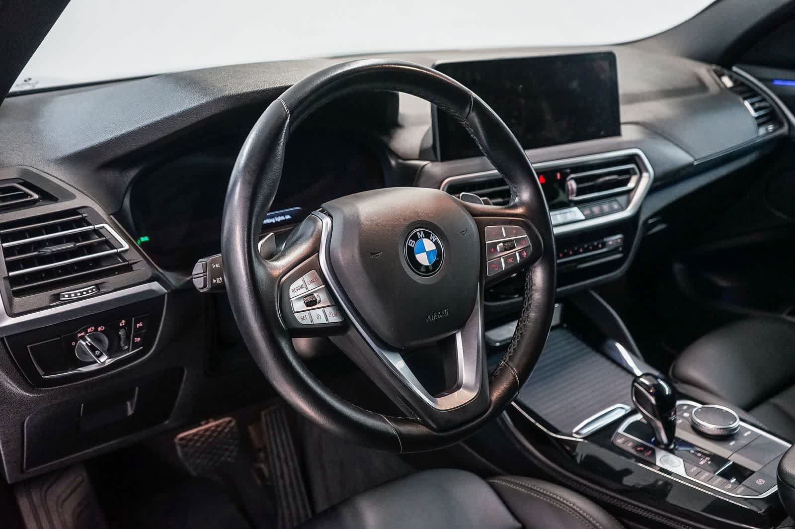 Used 2022 BMW X4 xDrive30i w/ Parking Assistance Package AWD/4WD image 4