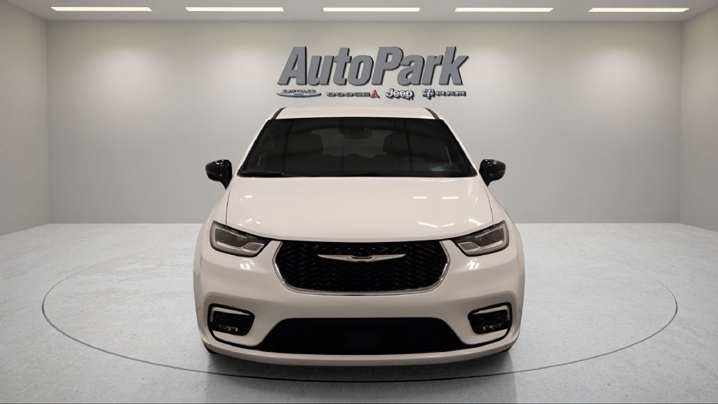 Certified 2025 Chrysler Pacifica Select FWD image 4