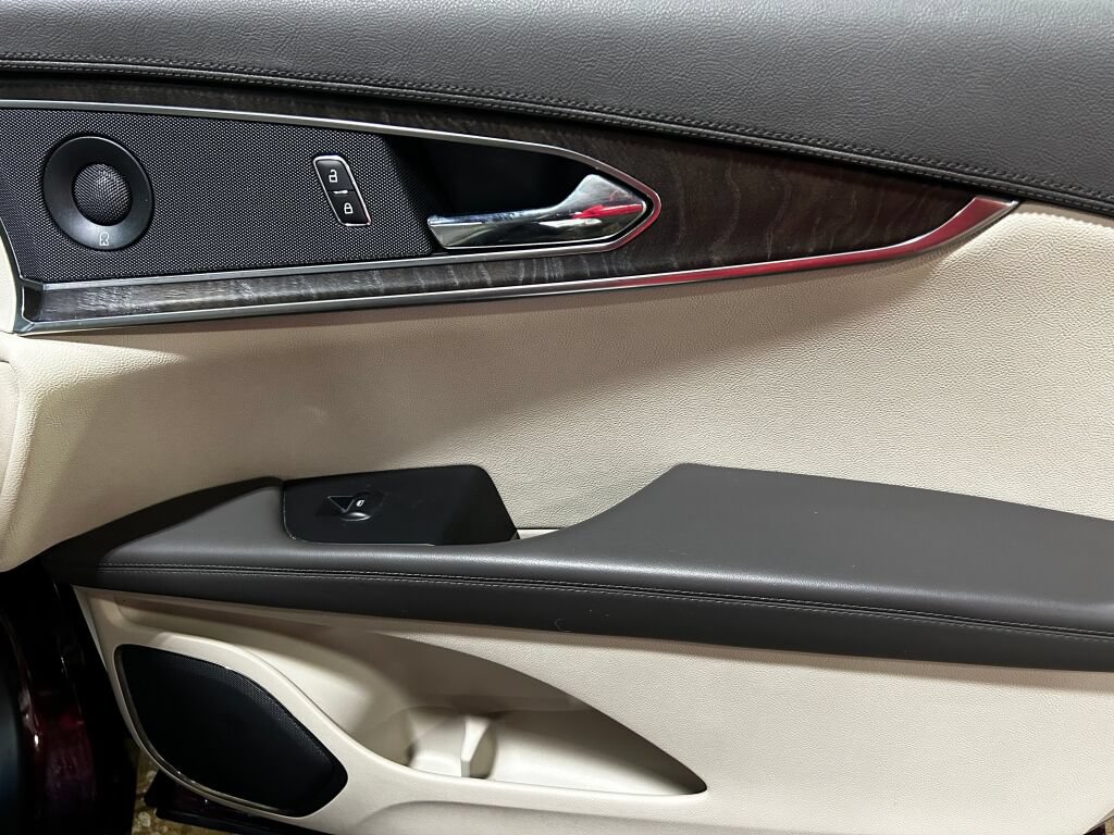 Used 2020 Lincoln Nautilus Reserve AWD/4WD image 29