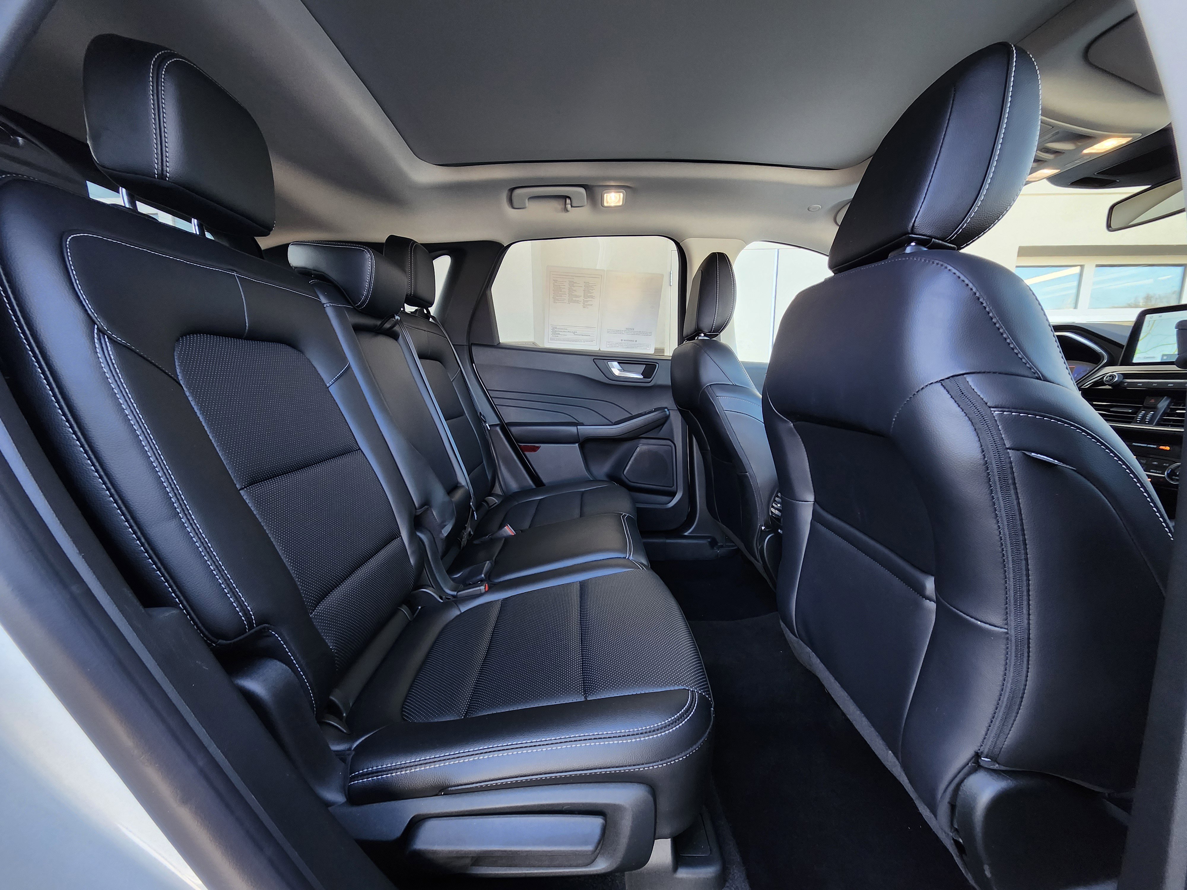 Used 2022 Ford Escape Titanium w/ Class II Trailer Tow Package image 27