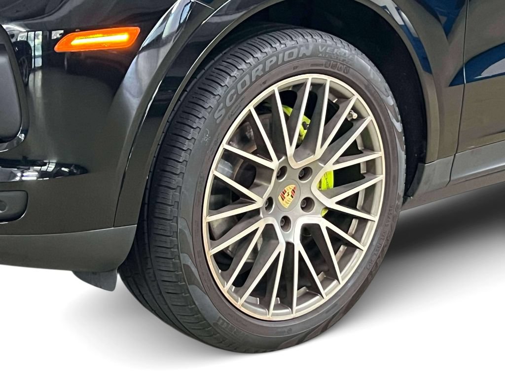 Used 2023 Porsche Cayenne Platinum Edition AWD/4WD image 14