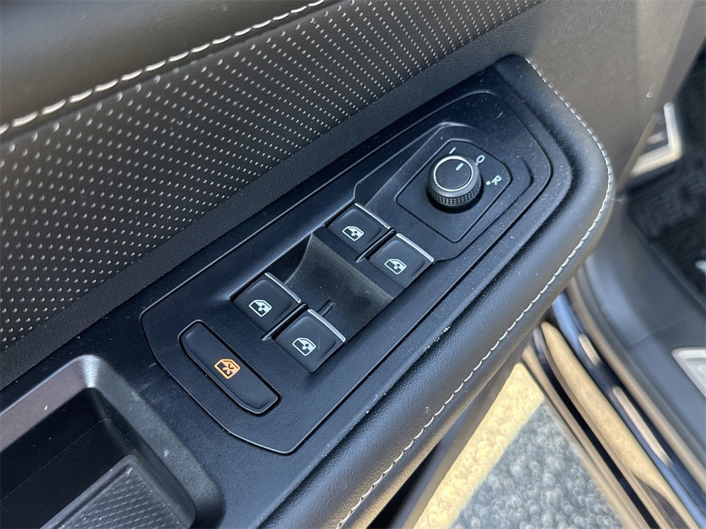 Used 2024 Volkswagen Atlas Cross Sport SEL R-Line image 11