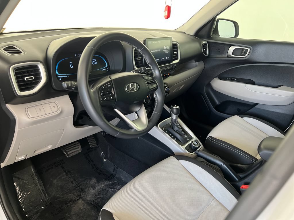 Used 2023 Hyundai Venue SEL FWD image 19