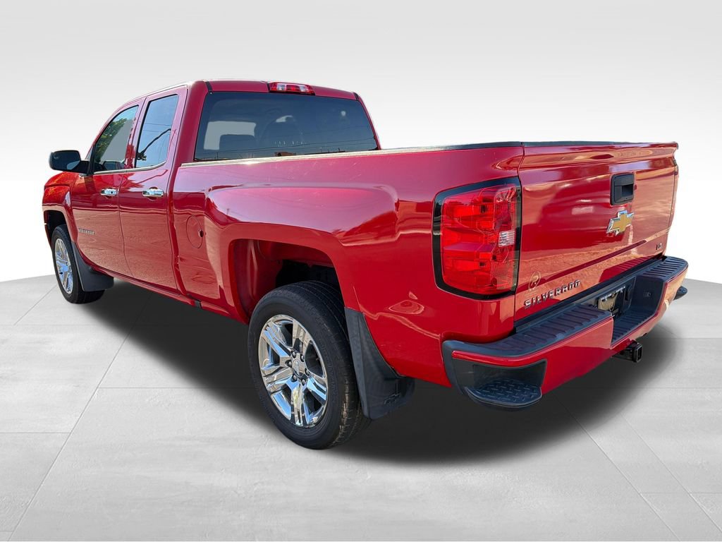 Used 2019 Chevrolet Silverado 1500 Custom w/ Custom Convenience Package AWD/4WD image 3