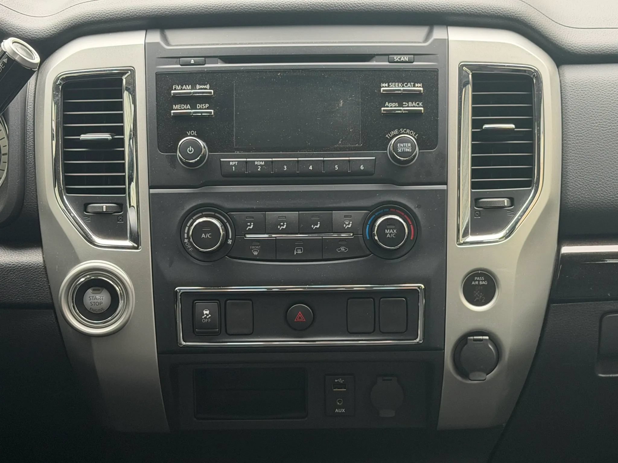 Used 2017 Nissan Titan SV RWD image 15