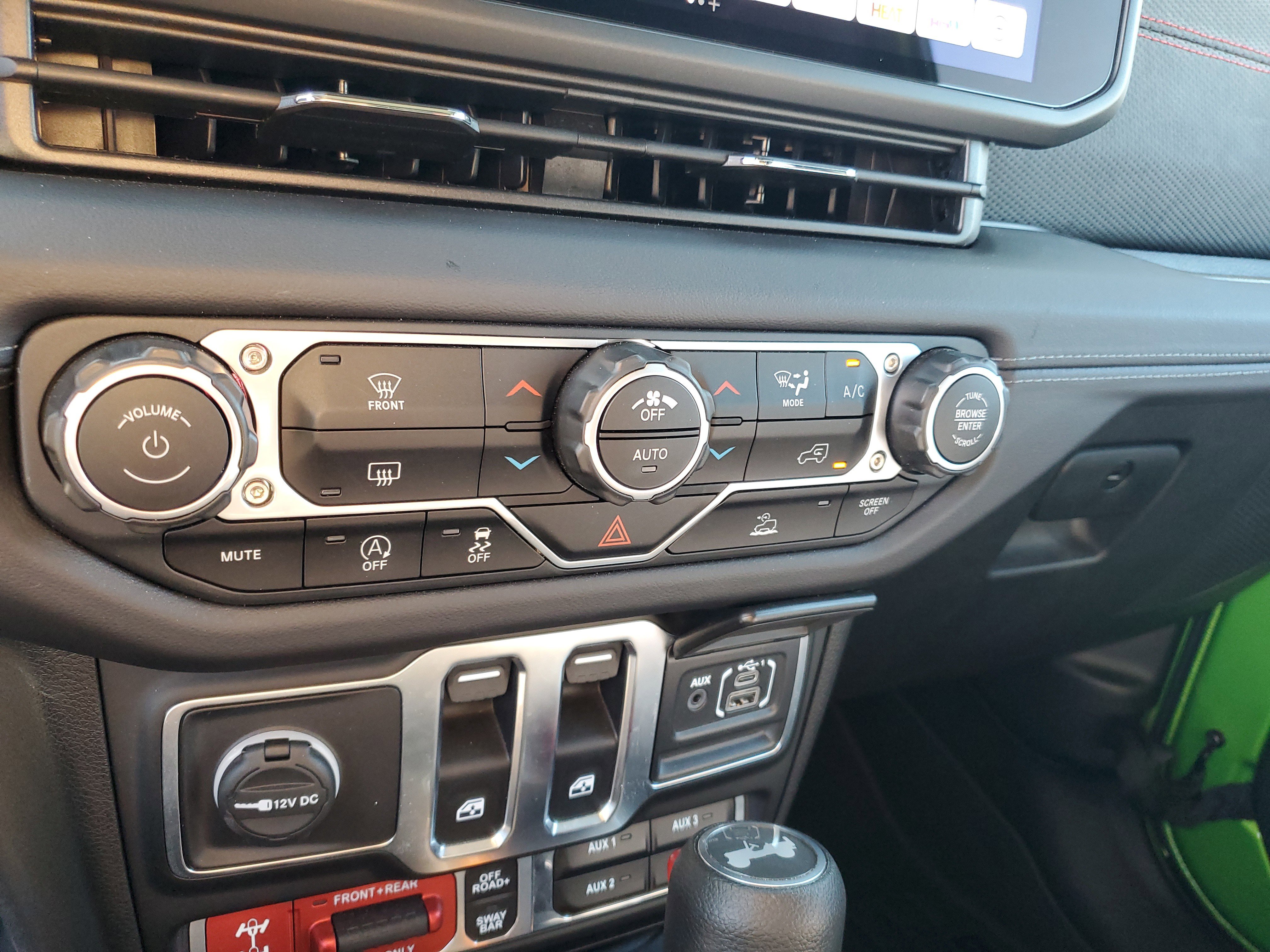 Used 2025 Jeep Wrangler Rubicon image 19