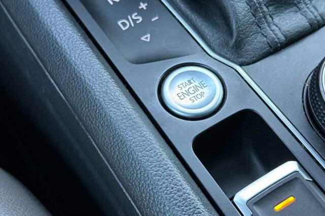 Used 2020 Volkswagen Atlas Cross Sport SEL Premium image 22