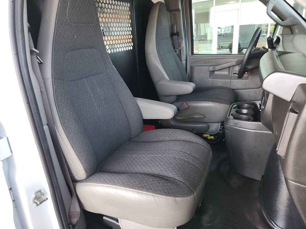 Used 2024 GMC Savana 2500 w/ Driver Convenience Package image 16