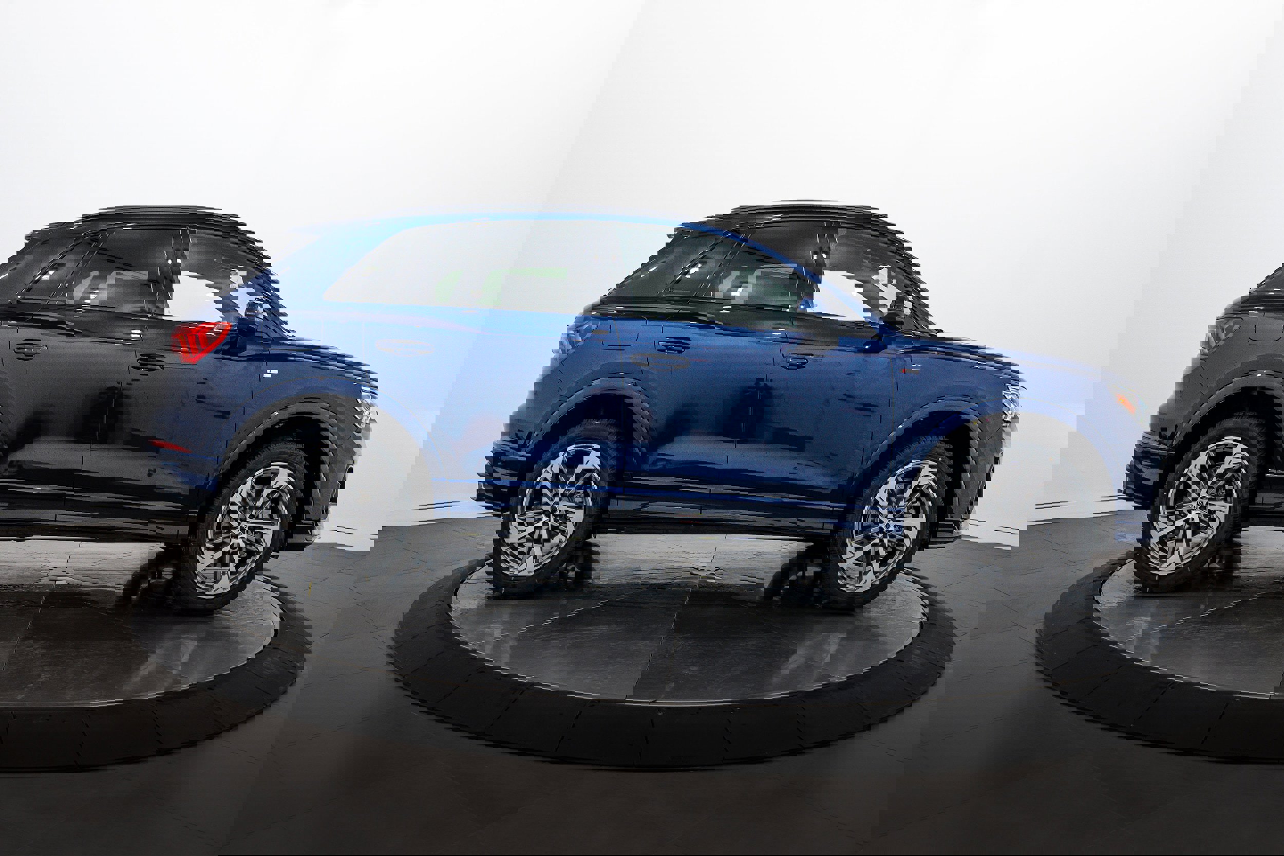 New 2025 Audi Q3 2.0T Premium image 3