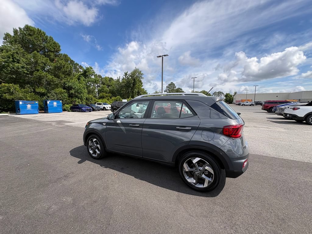 Used 2025 Hyundai Venue SEL FWD image 3