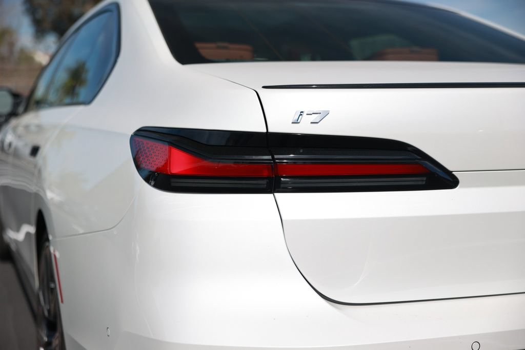 Used 2025 BMW i7 M70 w/ Executive Package AWD/4WD image 13