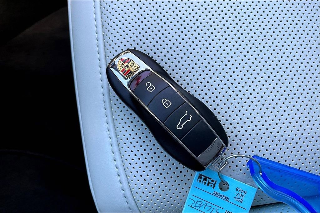 Used 2023 Porsche Macan Turbo image 36