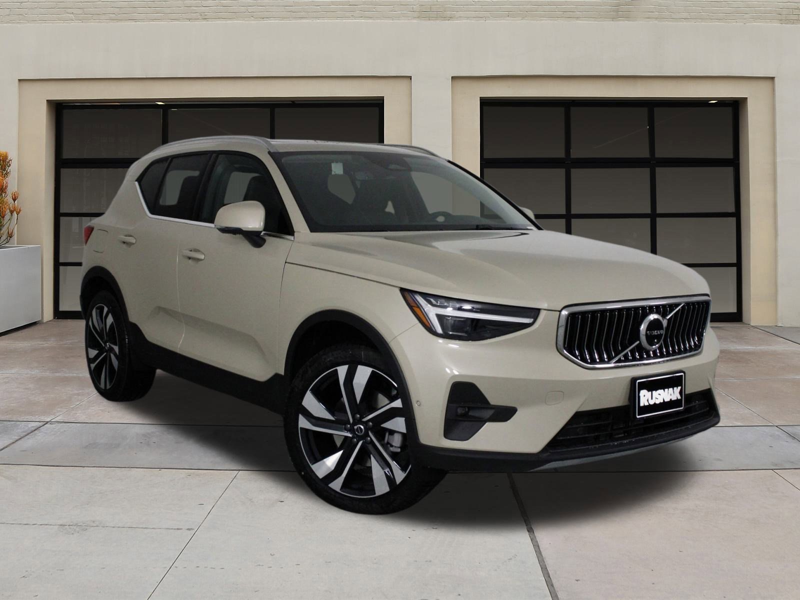 New 2025 Volvo XC40 B5 Ultra w/ Climate Package image 19
