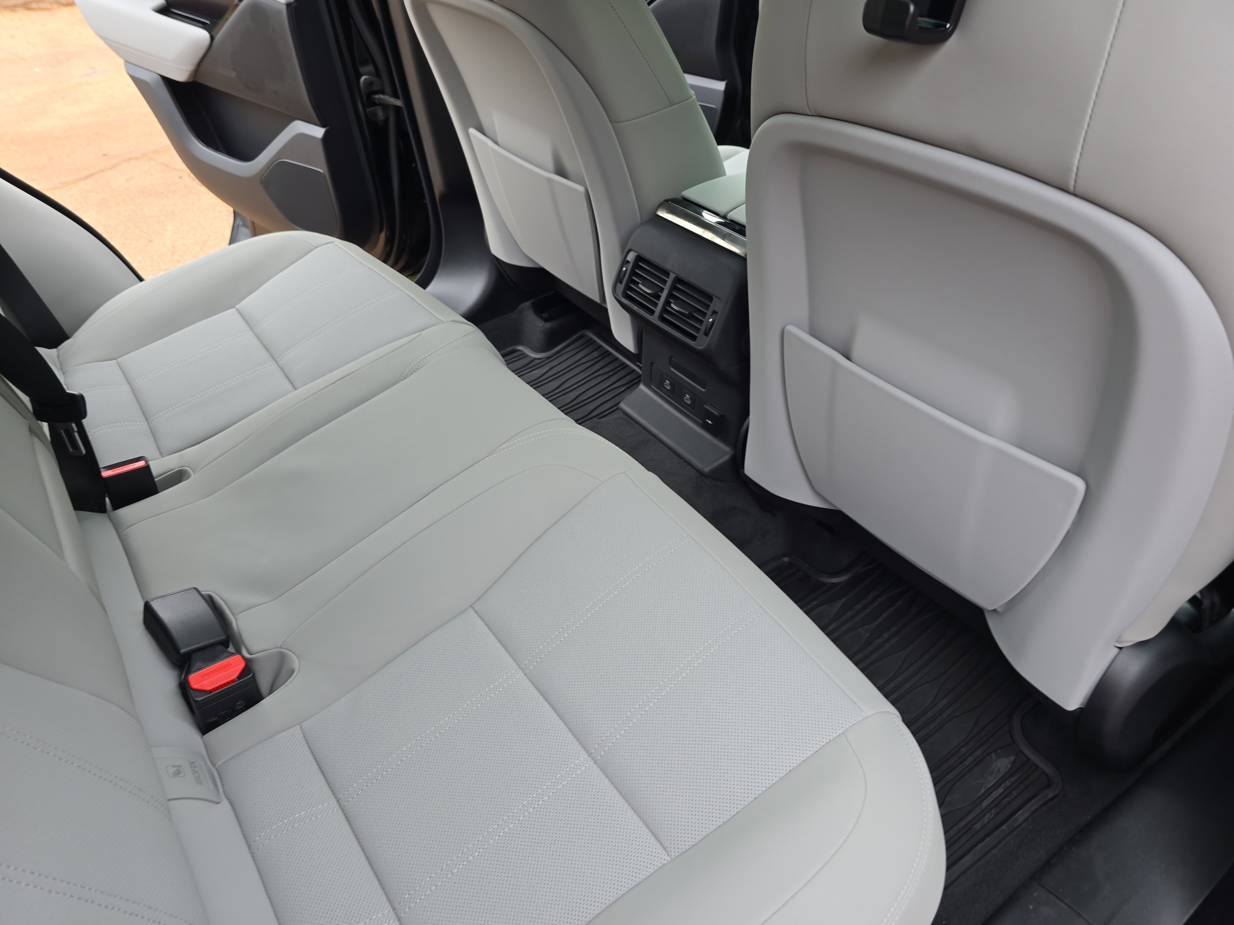 New 2026 Land Rover Range Rover Velar Dynamic SE image 11