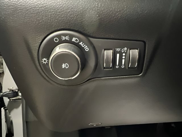 Used 2023 Jeep Compass Latitude AWD/4WD image 29