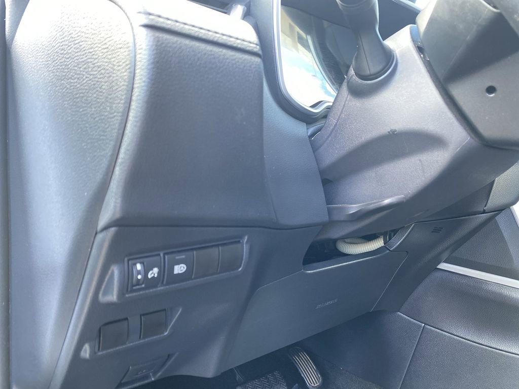 Used 2022 Toyota Corolla Cross XLE AWD/4WD image 17