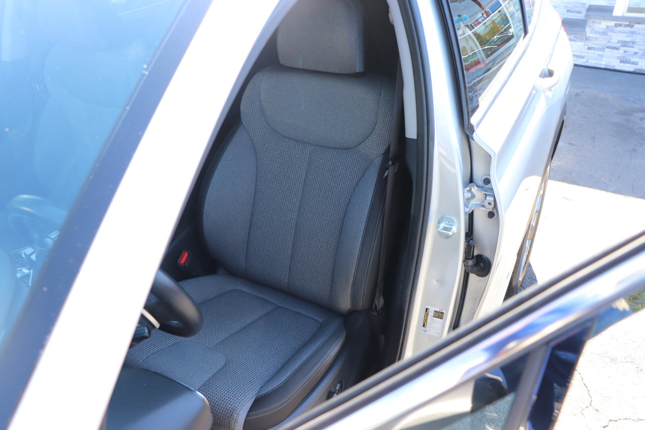 Used 2023 Hyundai Santa Fe SEL Convenience image 11