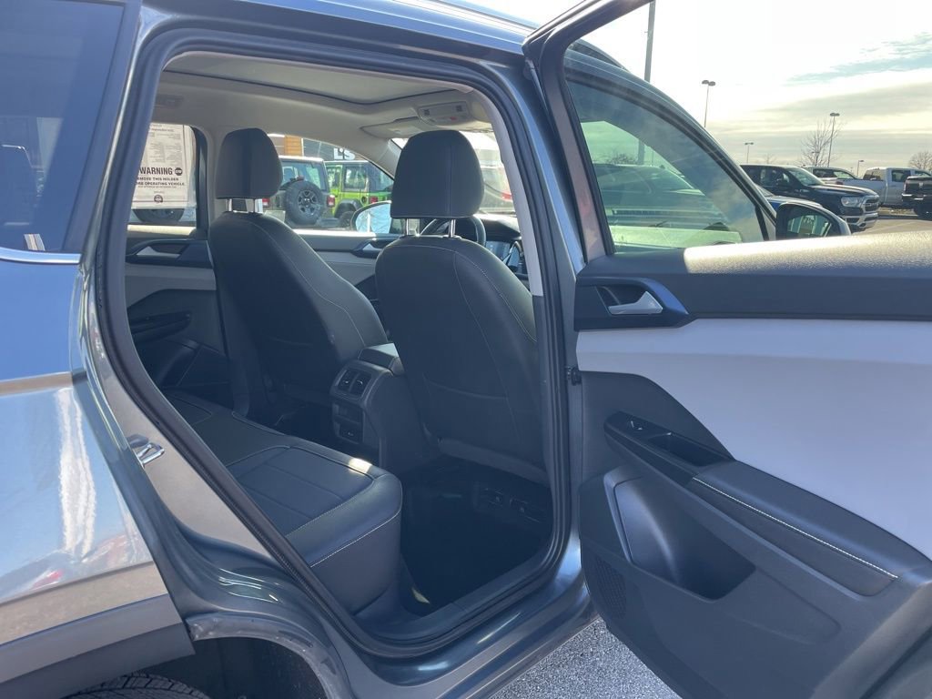 Used 2024 Volkswagen Taos SE image 33