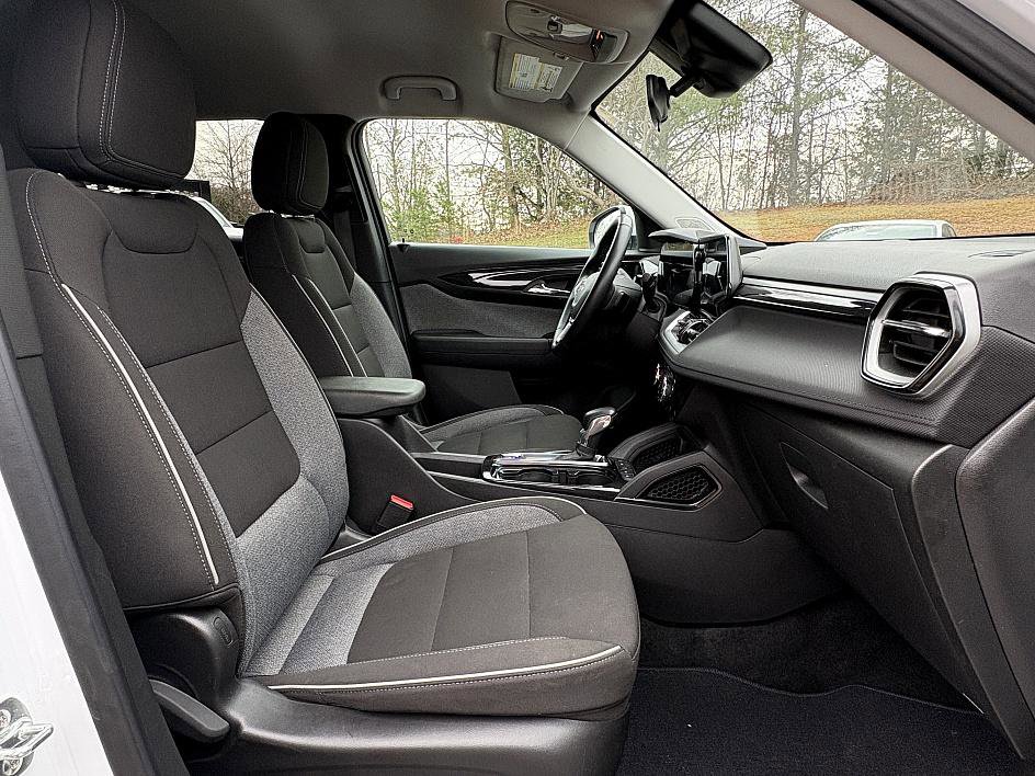 Certified 2025 Chevrolet TrailBlazer LT w/ LT Cold Weather Package image 13