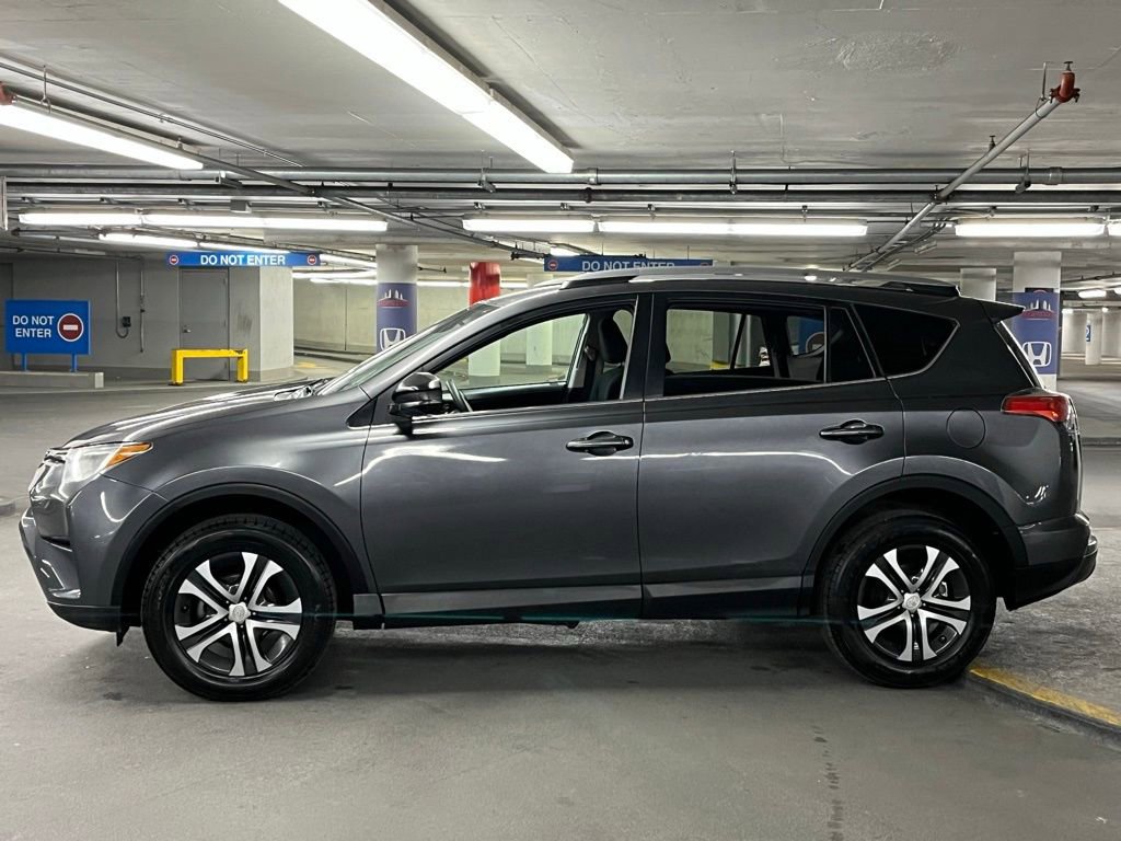 Used 2017 Toyota RAV4 LE image 27